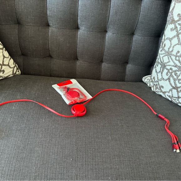 SOLD 3 in 1 multiple charging cell phone charger - Picture 4 of 7